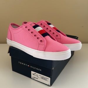 *New* TOMMY HILFIGER sneaker